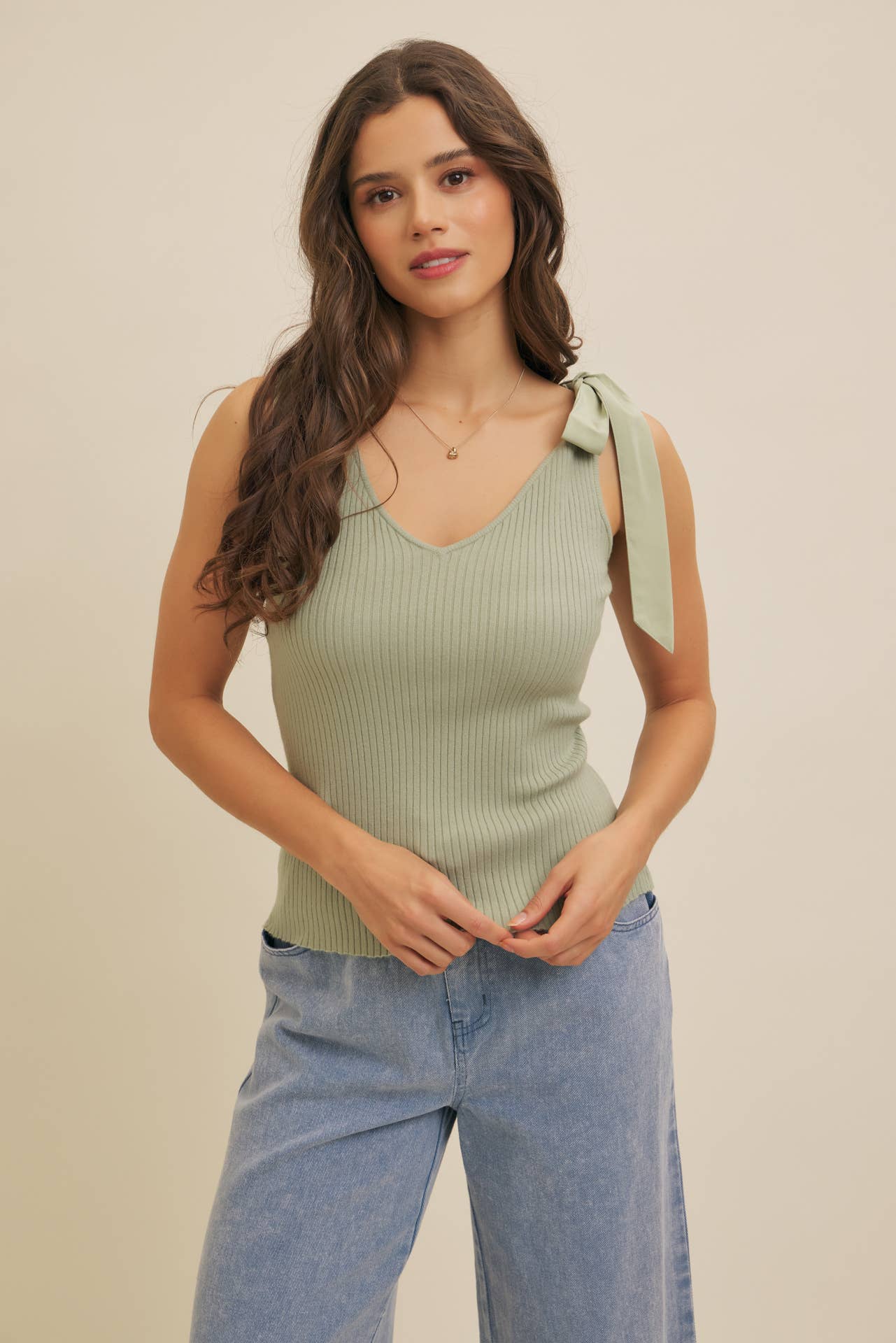 in february – wholesale Pullovertröja - Dam – Tröja i stretchigt ribbstickat material med axelband i blandade material14