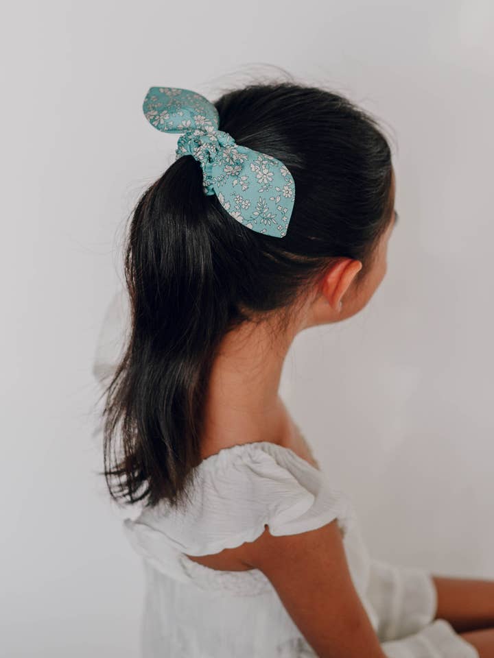 Camila Scrunchie em tecido da Liberdade de Londres por atacado de Livy Lou Collection