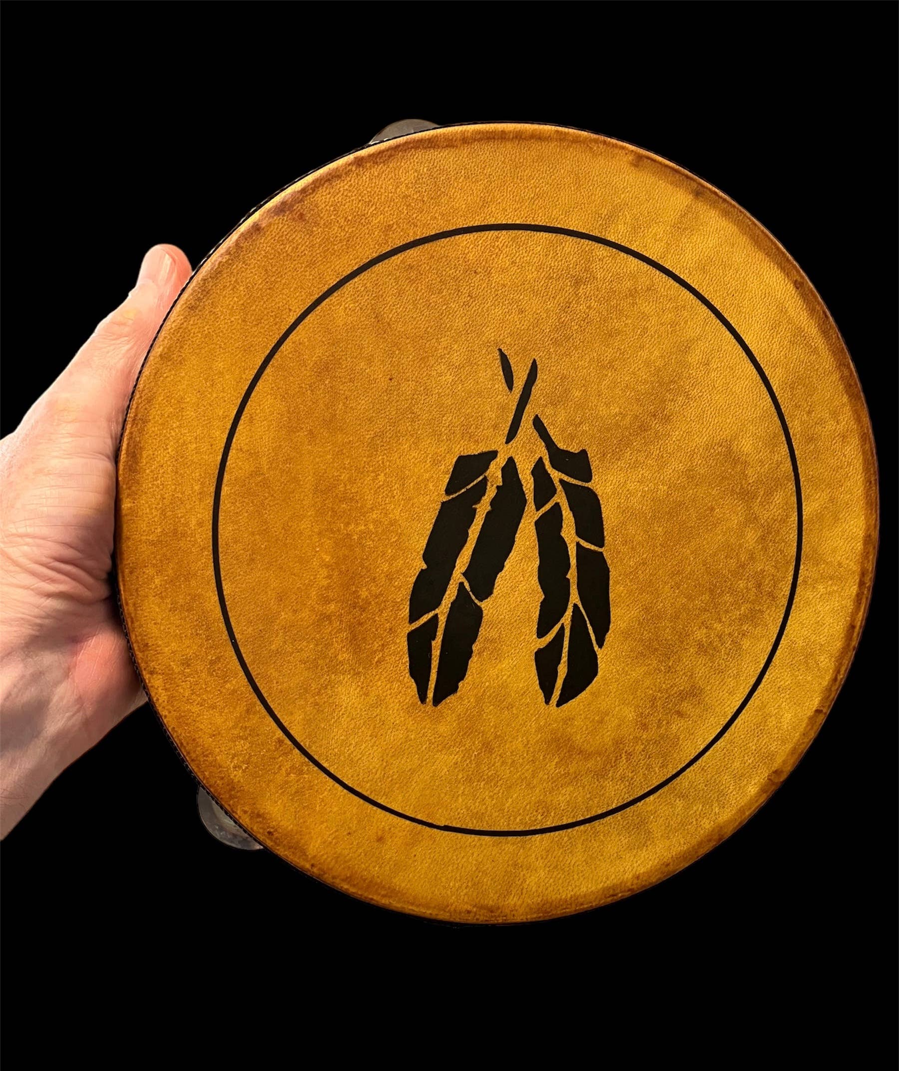 inRhythm - Vendita all'ingrosso Scultura - Tamburello Feathers da 10" con espositore illuminato opzionale0