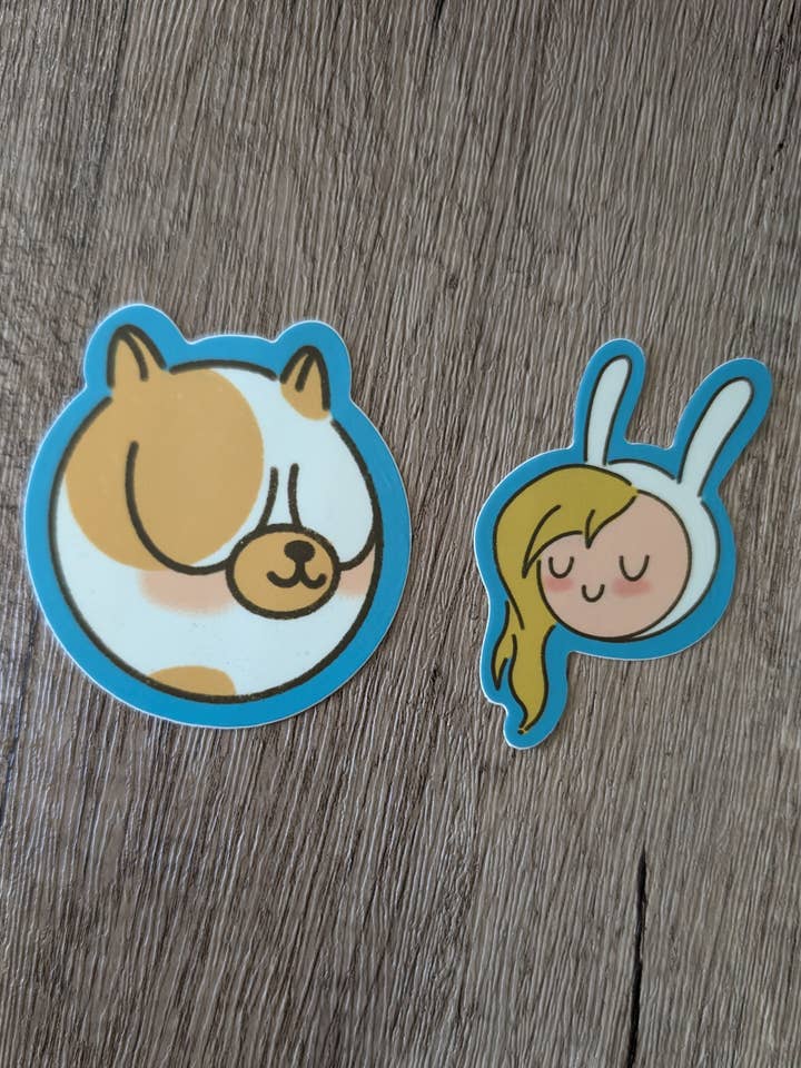 Autocollant en vinyle Fiona and Cake - Cute Adventure Time Friends pour la vente par Sadsquatch