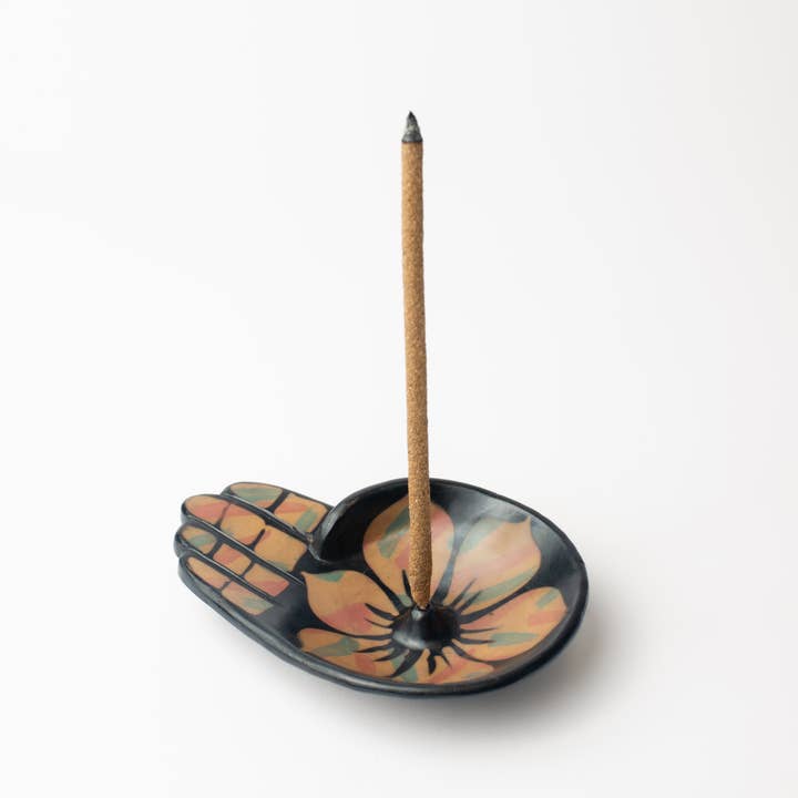 Luna Sundara - Wholesale Incense Holder - Chulucanas Ceramic Incense Holder Modelo Mano