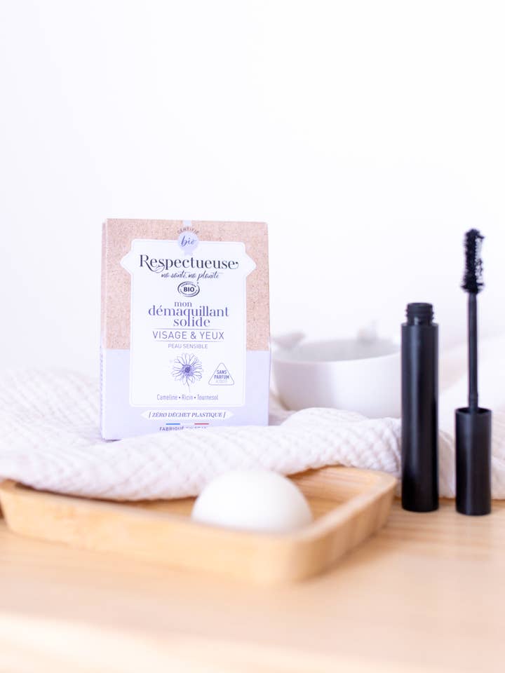 Organic solid makeup remover oil for FACE & EYES for wholesale by Respectueuse