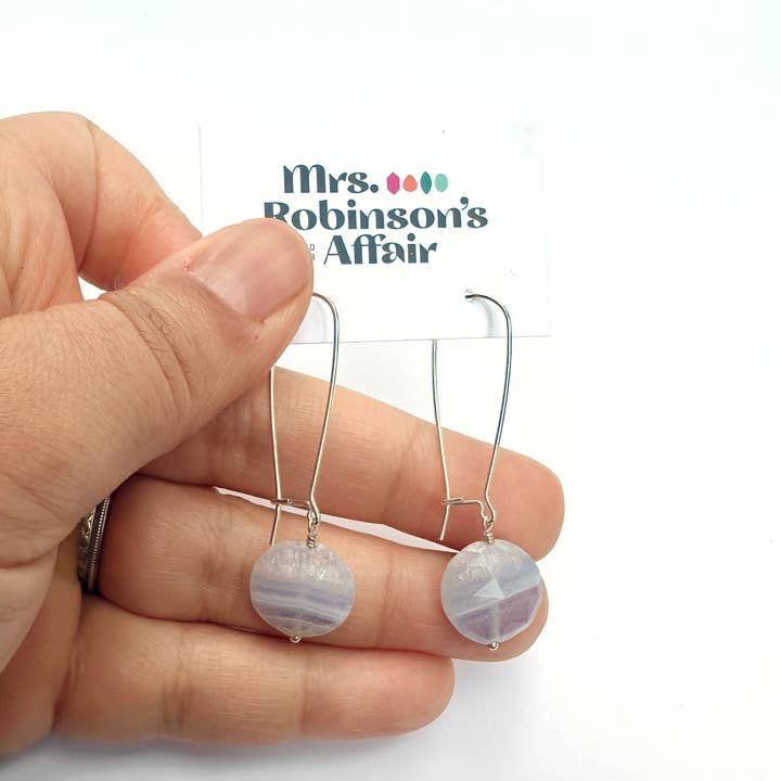 Nierenohrringe - Blauer Spitzenachat - Münze - Silber für den Großhandel von Mrs. Robinson's Affair