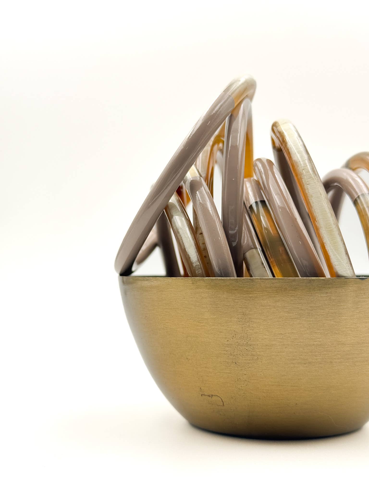 MAISON KIZO - Wholesale Bangle Bracelet - Beige lacquered buffalo horn bangle 6mm3