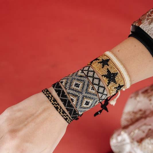 La Petite Maison – wholesale Pärlarmband – Svart stjärna pärlbroderat armband