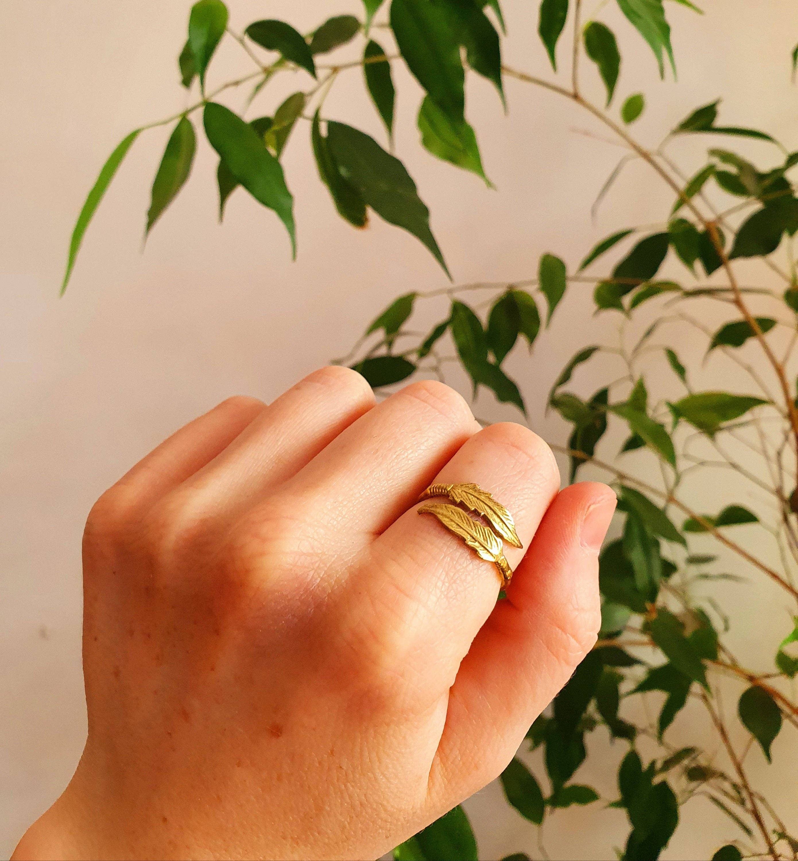 Kaali Boutique – wholesale Band/stacked ring – Brass Feather Boho Ring /  Ethnic / Rustic / Festival / Tribal / Blue / Hippie / Gypsy / Psy / Stone / Feather ring / Feather jewellery3