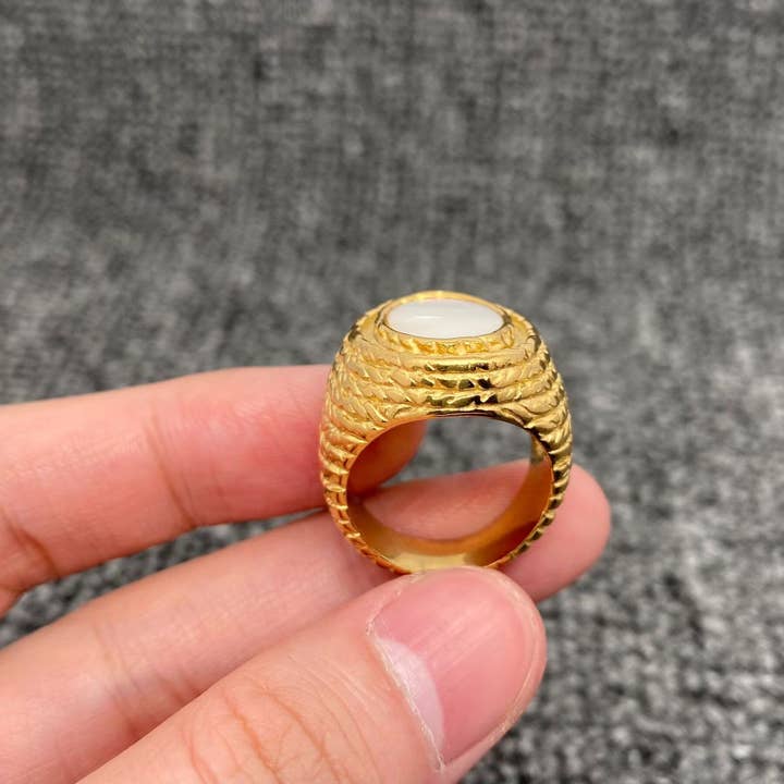 Mio Queena - Wholesale Cocktail/Statement Ring - Inlaid Shell 18K Golden SS Oval Irregular Texture Ring -FGS2