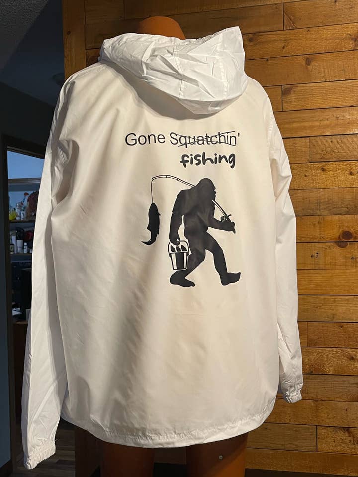 Bigfoot Windjack voor squatchin' Fishing voor wholesale door Squatchin’ Country