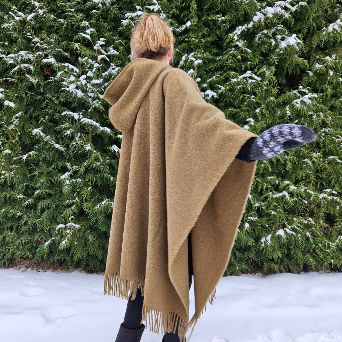 NorraVilla - Wholesale Poncho - Women's - Wool Poncho - Vakaris - Pale green6