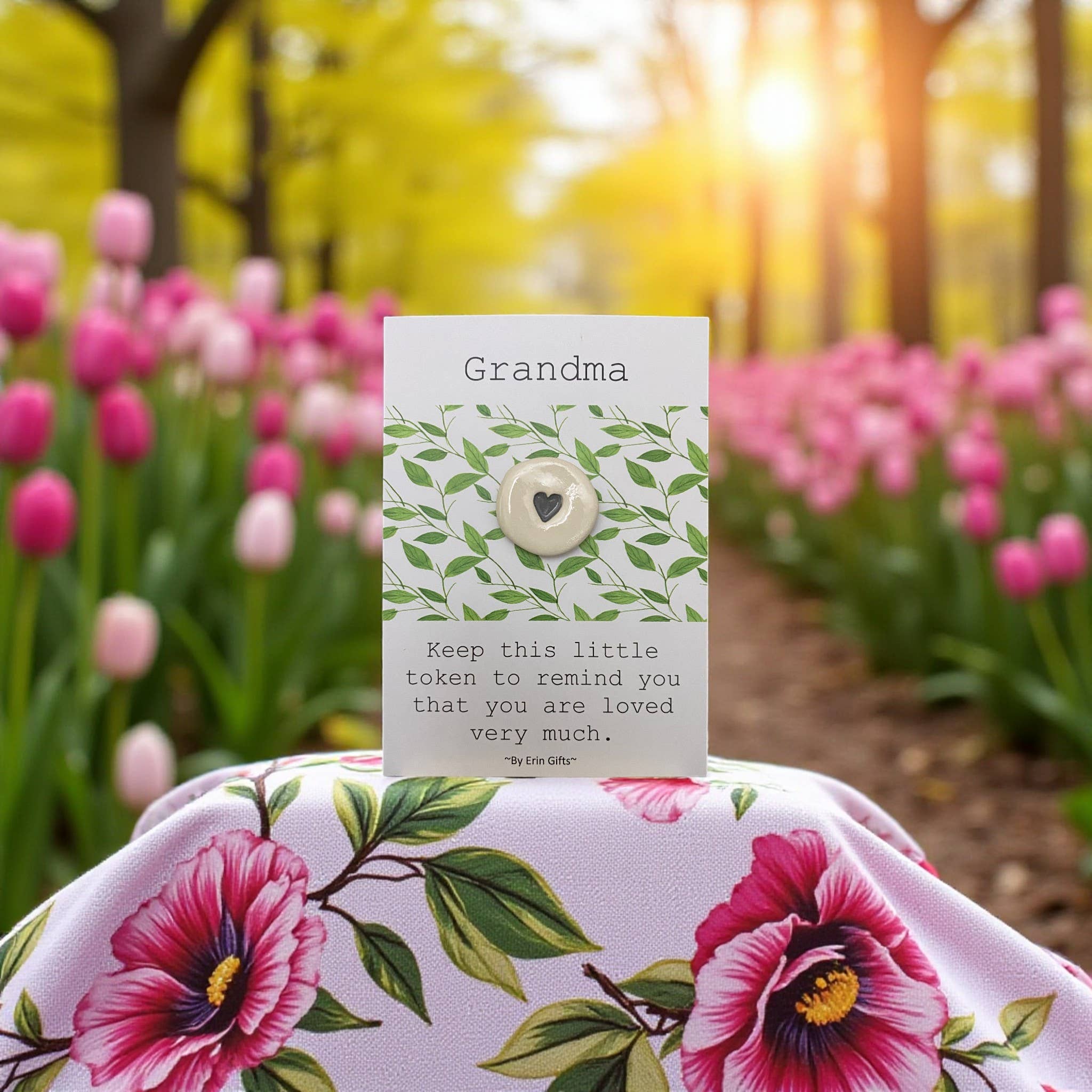 By Erin Cards and Gifts Ltd – Moeda colecionável por atacado – Abraço e cartão de bolso token de cerâmica da avó3