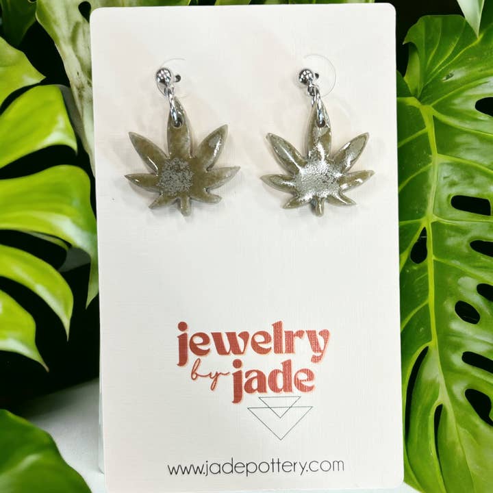 Mary Jane handgemaakte porseleinen oorbellen voor wholesale door Jade Pottery & DIY Studio