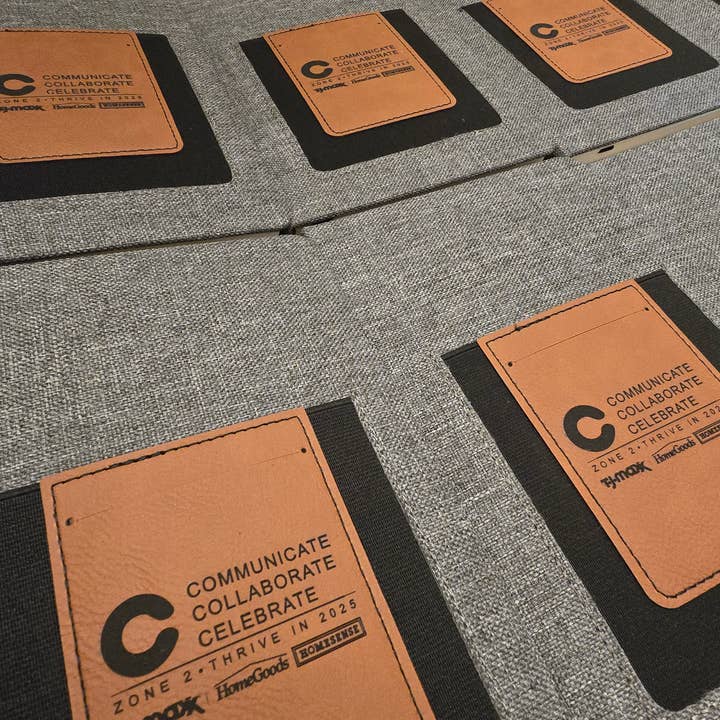 5 1/4" x 8 1/4" Individuell Graviertes Tagebuch mit Handy-/Kartenschlitz für den Großhandel von Cabin and Reel Engraving