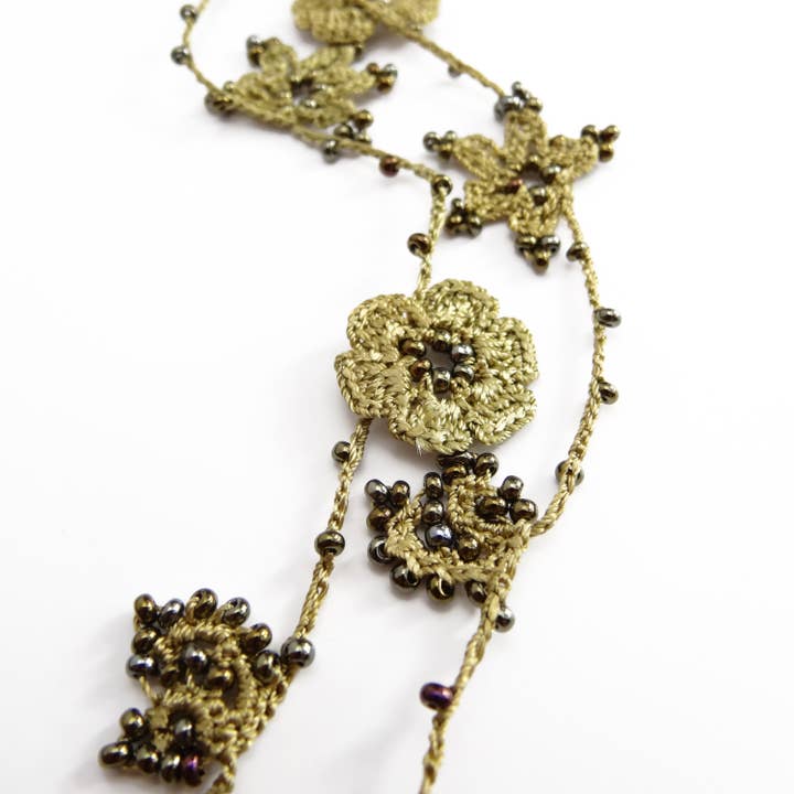 Colar “CRYSTAL” com renda Oya artesanal por atacado de Karawan Authentic