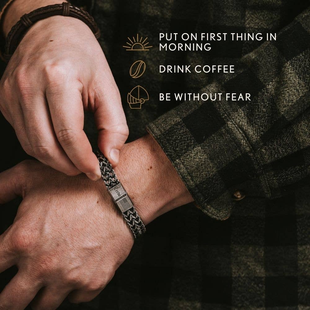 The Hero Company - Vendita all'ingrosso Bracciali a catena e a maglie - Braccialetto The Hero Company- Knight's Creed BELIEVE Credo: aiuta ad abbinare veterani con cani di servizio o da rifugio - Faire6