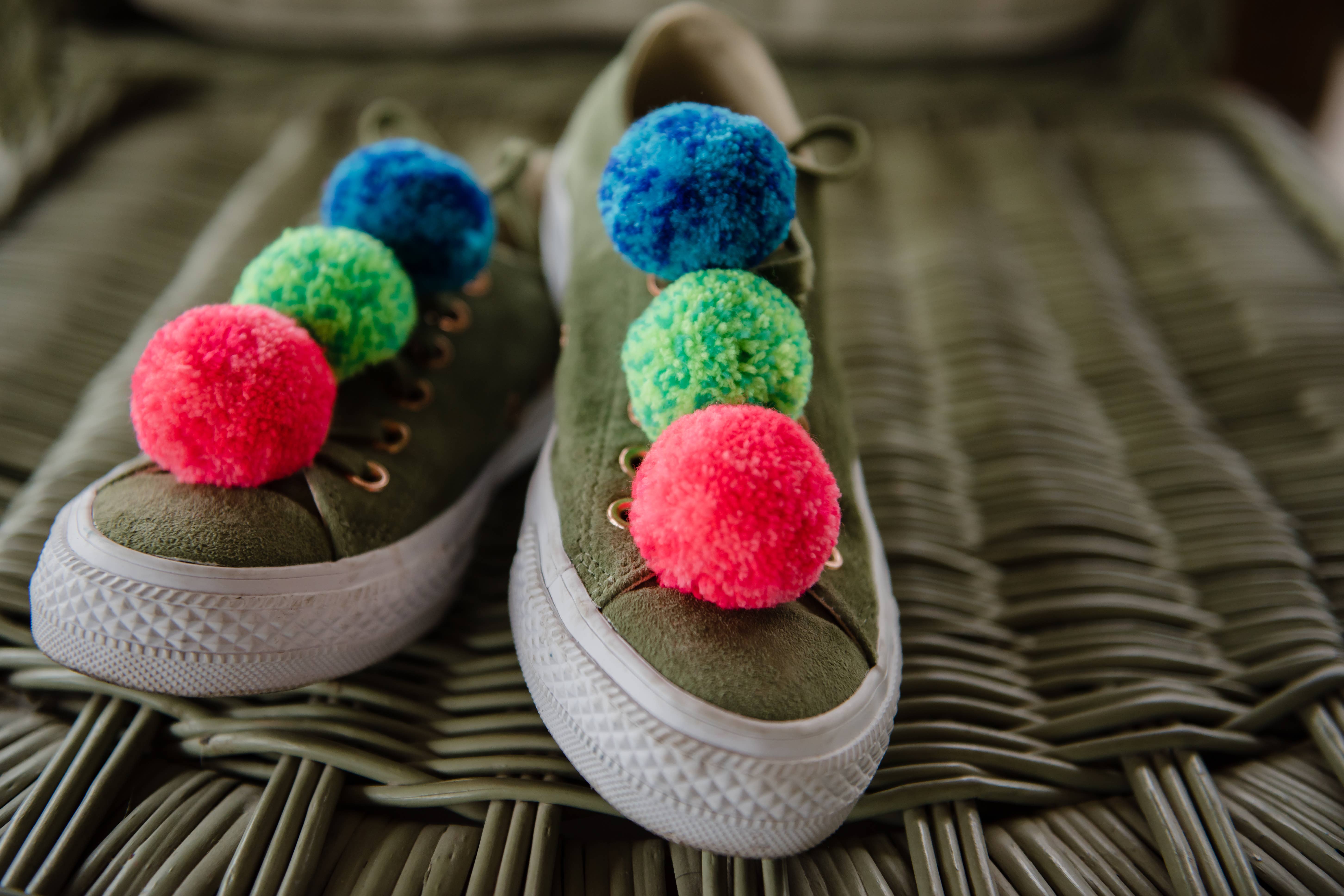 PomPom Galore - Venta al por mayor Accesorio de calzado - Unisex - Pinzas para zapatos con pompones verdes, grandes moteadas2