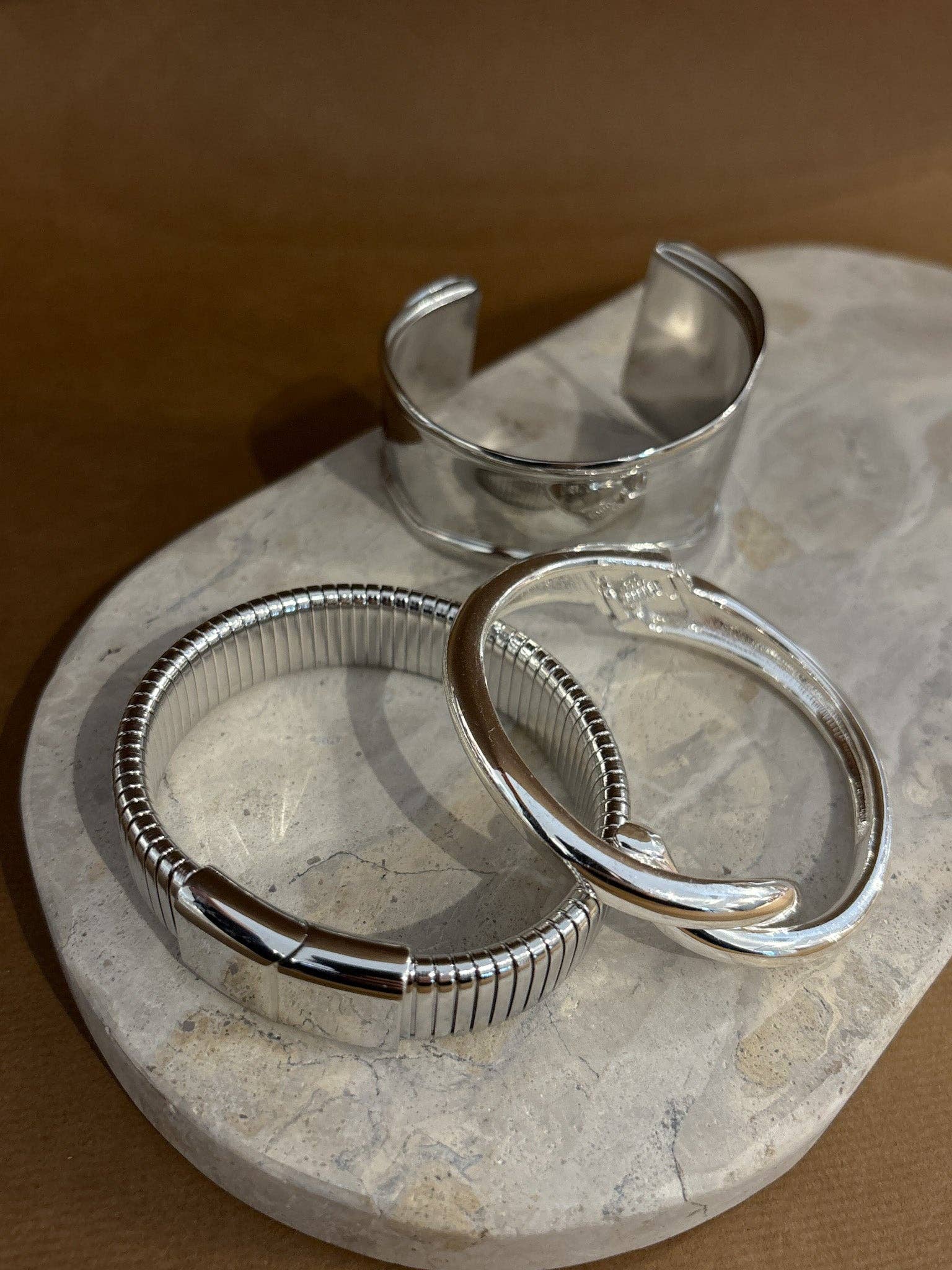 Angels Whisper Accessories - Venta al por mayor Brazalete - Brazalete Magnético de Serpiente en Plata4