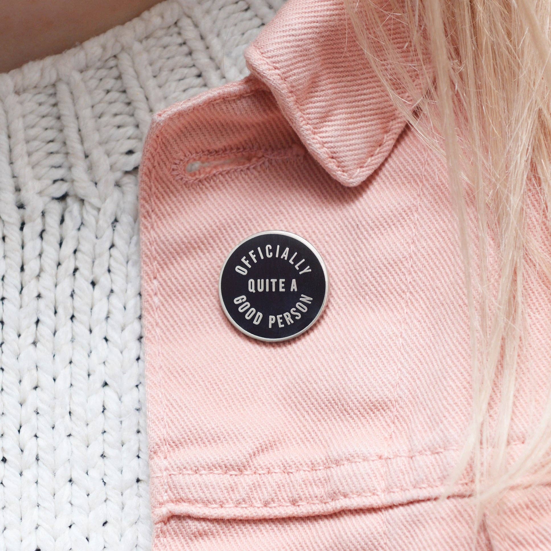 Alphabet Bags – Alfinete/botão de lapela por atacado – Oficialmente Bastante Boa Pessoa - Pin Esmalte3