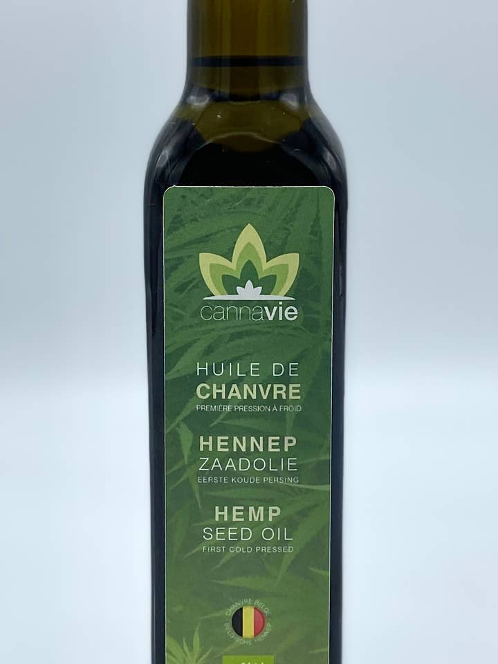 Organic hemp oil for wholesale by Cannavie