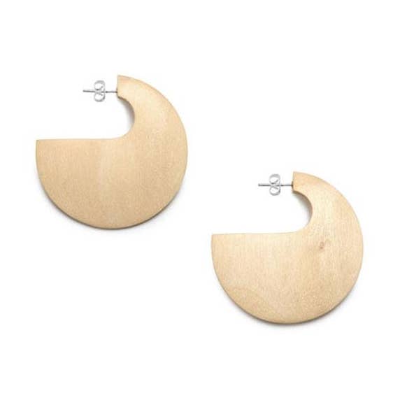 Weißer, flacher Creolen aus Holz für den Großhandel von BRANCH JEWELLERY