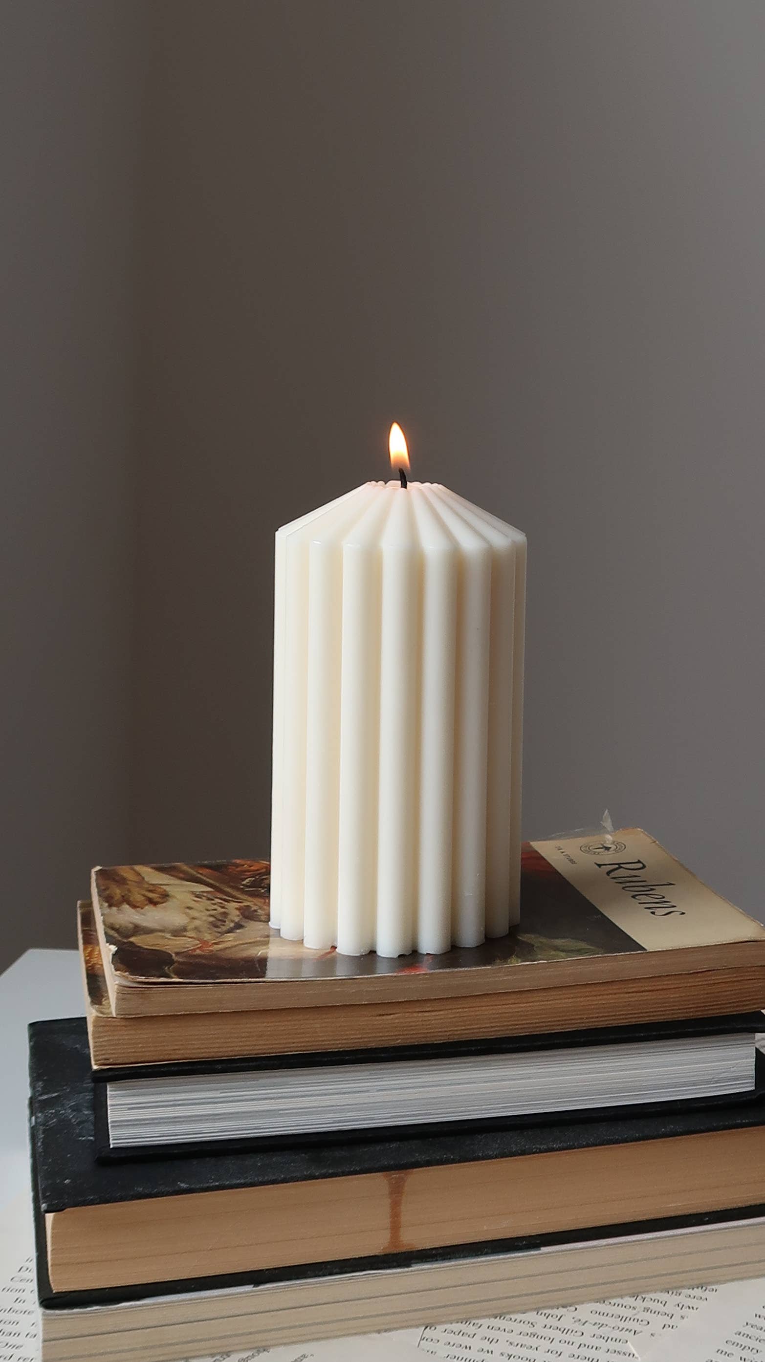 Jeune Home – wholesale Novelty candle – Small thick ribbed soy scented candle 13x7cm| wedding decor7