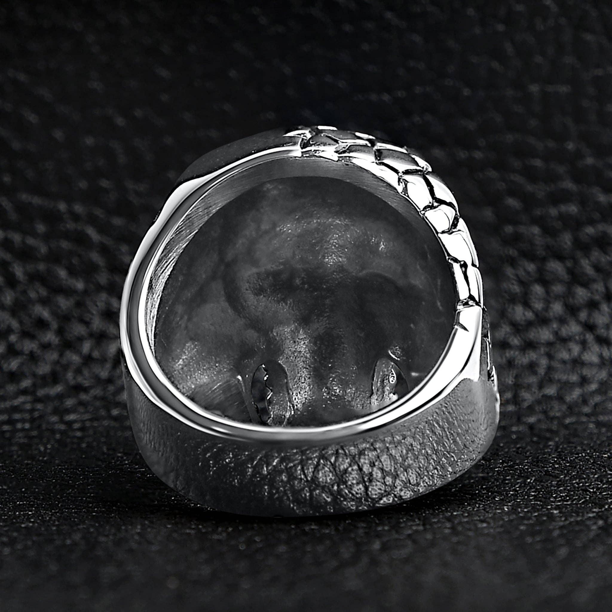 WJW - Wholesale Signet Ring - Detailed Cracking Skull Stainless Steel Ring5