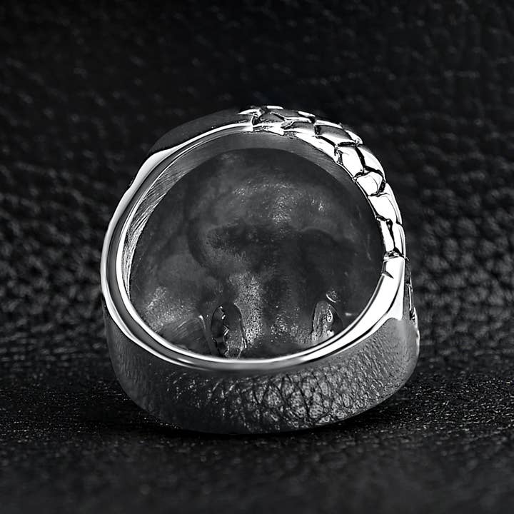 WJW - Wholesale Signet Ring - Detailed Cracking Skull Stainless Steel Ring5