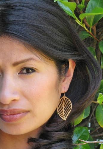 Sosie Designs – Engroshandel Hængeøreringe og creoløreringe – Guld mat åben blad øreringe1