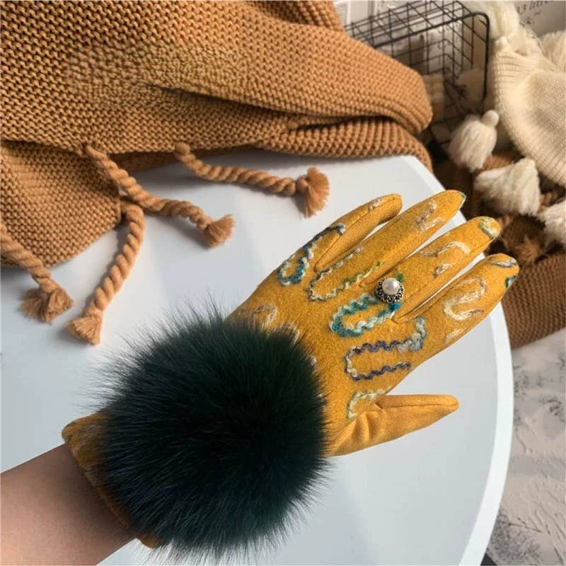 PEACH ACCESSORIES – wholesale Handskar - Dam – Broderade handskar med fuskpälsbollar HA3035