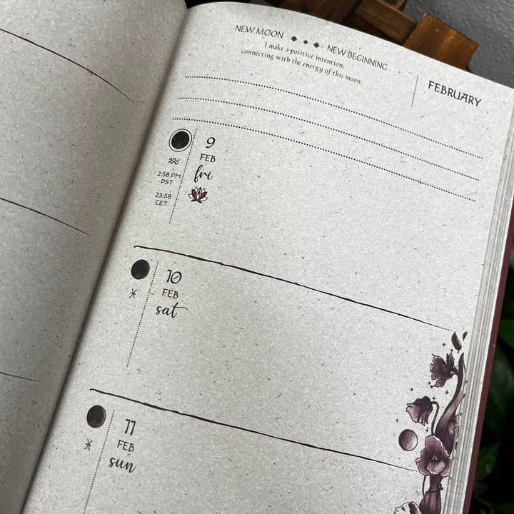 moon seeds – Engroshandel Dagbog – Moon Seeds 2025 - Årsplanlægger til selvindsigt og menstruationscyklus3