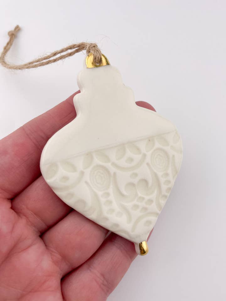 Boule blanche avec détails dorés - paquet de 3 pour la vente par Clay Blanca