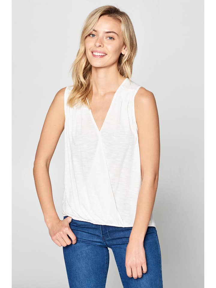 Solid Surplice mouwloze top voor wholesale door Renee C.