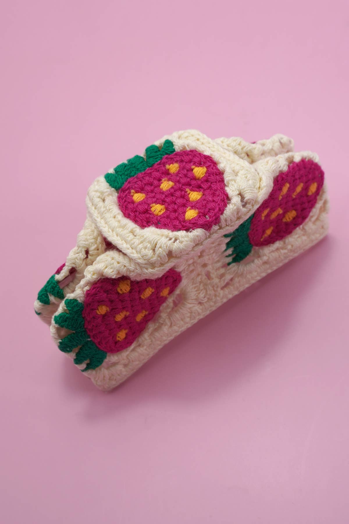 JOSSLYN by wall to wall - Wholesale Hair Clip - Women's - JUMBO HANDMADE CROCHET FLORAL HAIR CLAW CLIPS | 40H93810