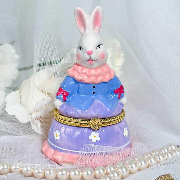 Boîte à bibelots peinte à la main avec lapin en robe bleue pour la vente par 3PercentMarket
