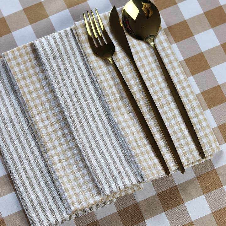 SUN AND DAY - Wholesale Tablecloth - Gingham Check Scallop Edge Tablecloth 2.2M X 1.4M3