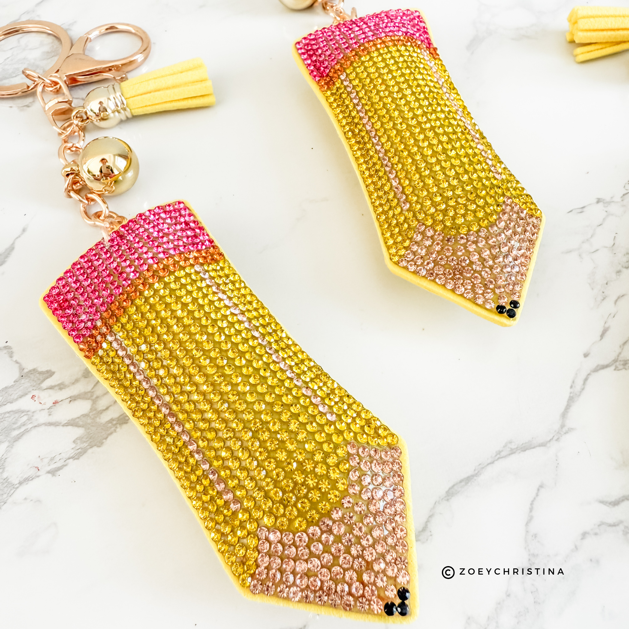 Zoey Christina – Großhandel Schlüsselanhänger – Damen – Rhinestone-Bleistift-Schlüsselanhänger – Lehrer, Schulanfang2