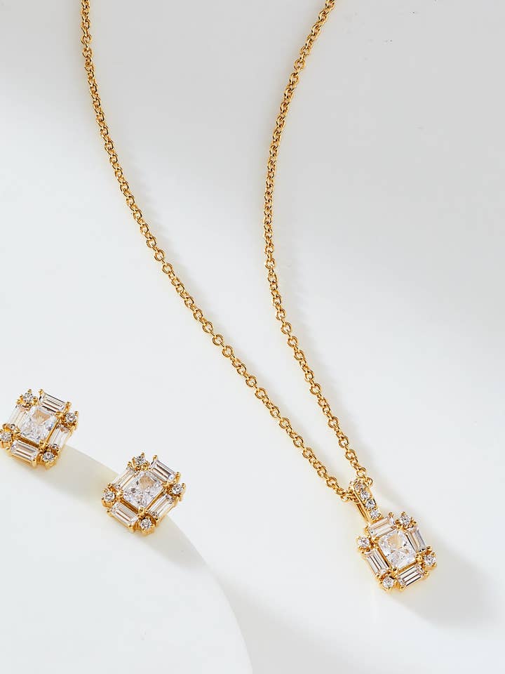 ENSEMBLE COLLIER ET BOUCLES D'OREILLES EN FORME DE HALO ÉMERAUDE POUR DEMOISELLES D'HONNEUR pour la vente par NADRI