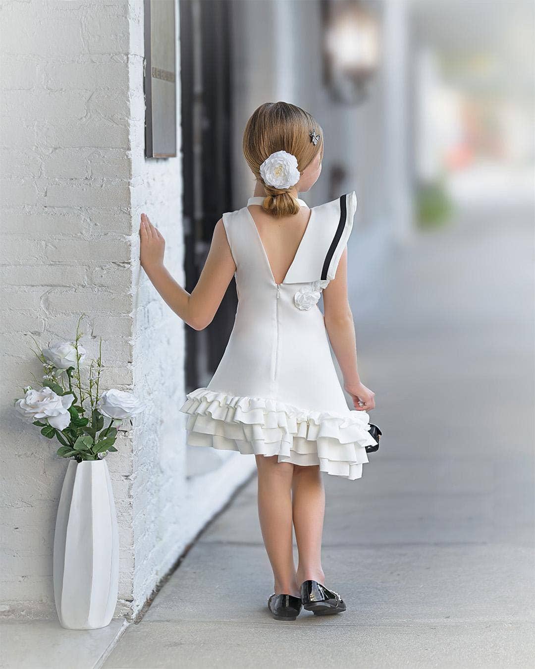 Petite Maison Kids – Großhandel Kleid – Kinder – Alex Weißes Rüschenkleid mit schwarzer Kontrastlinie8