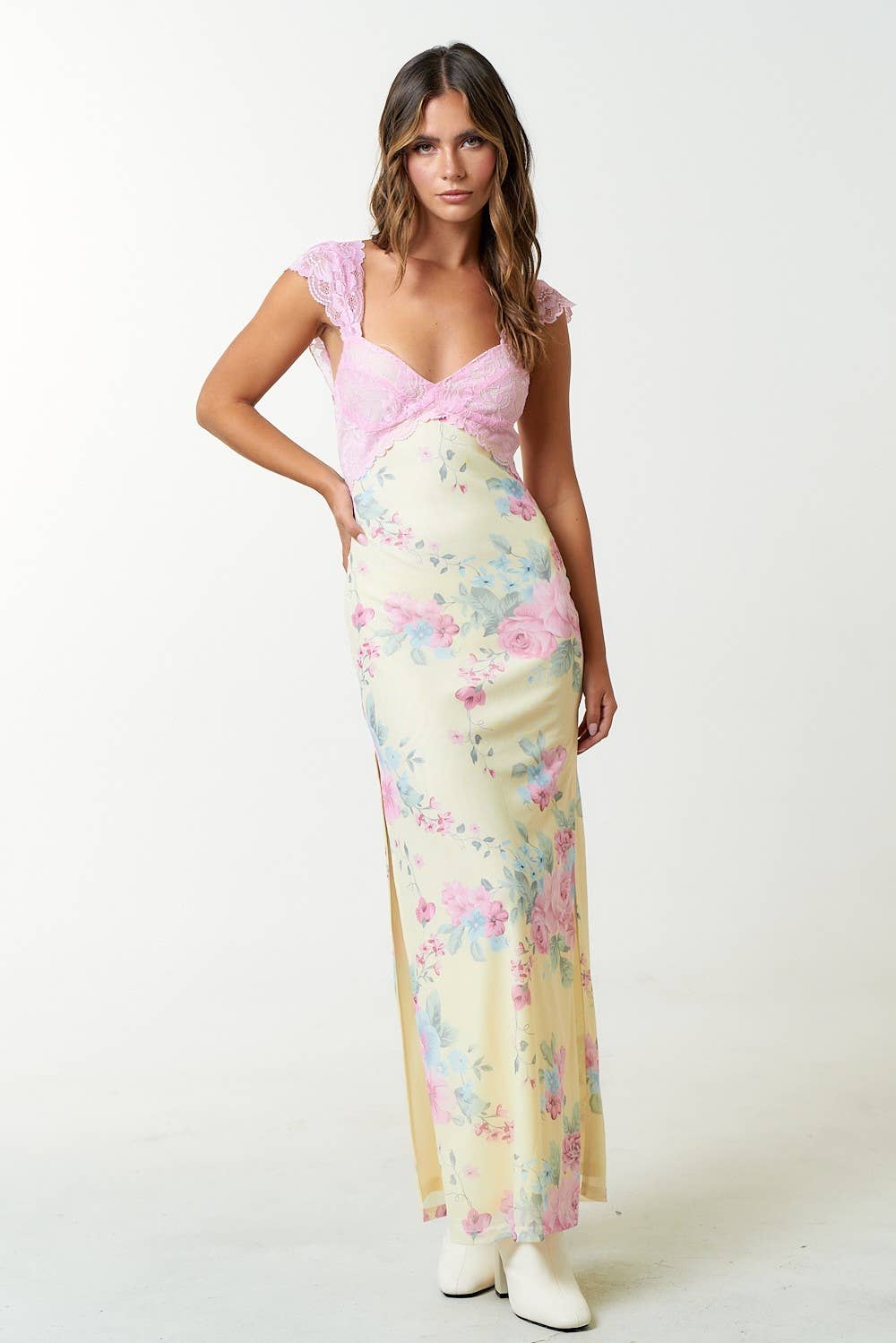 Rose Robe maxi à imprimé floral en dentelle avec fente latérale IBD30145 en vente sur Faire3