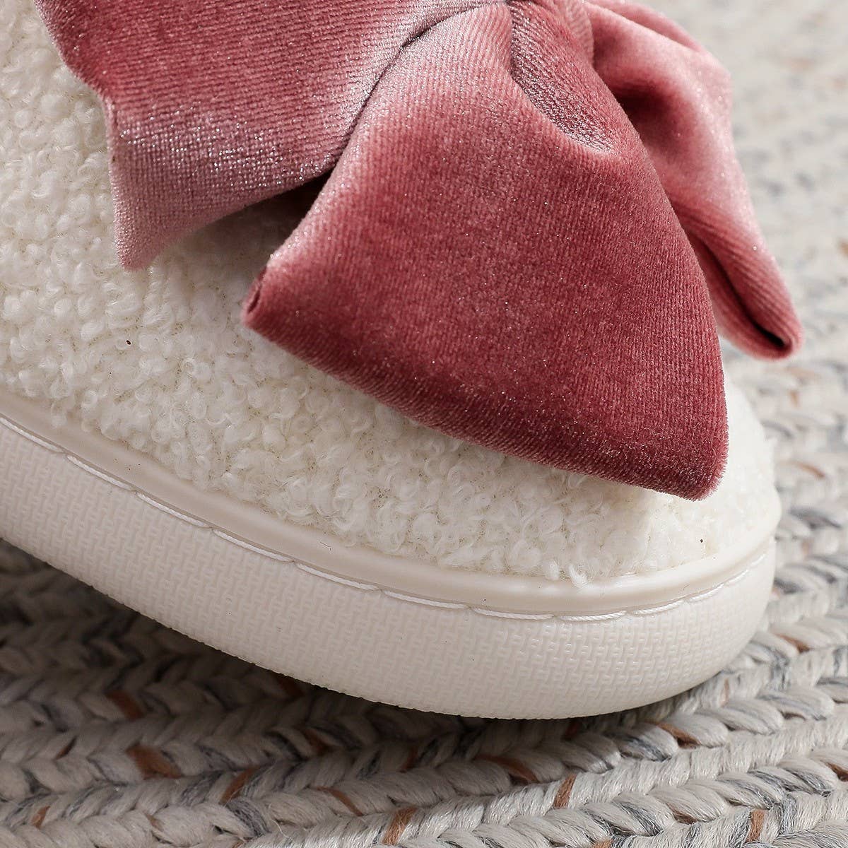 White Winter Warm Bow Cotton Slippers for Women_CWSHF00227 for wholesale on Faire7