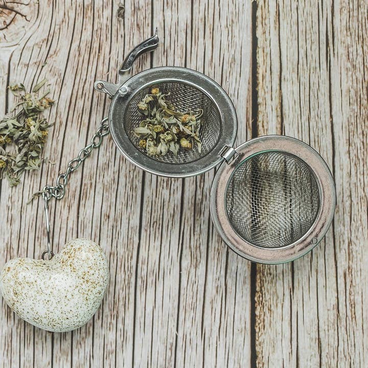 Tea infuser with white heart for wholesale by DanutÄ— MurauskienÄ—