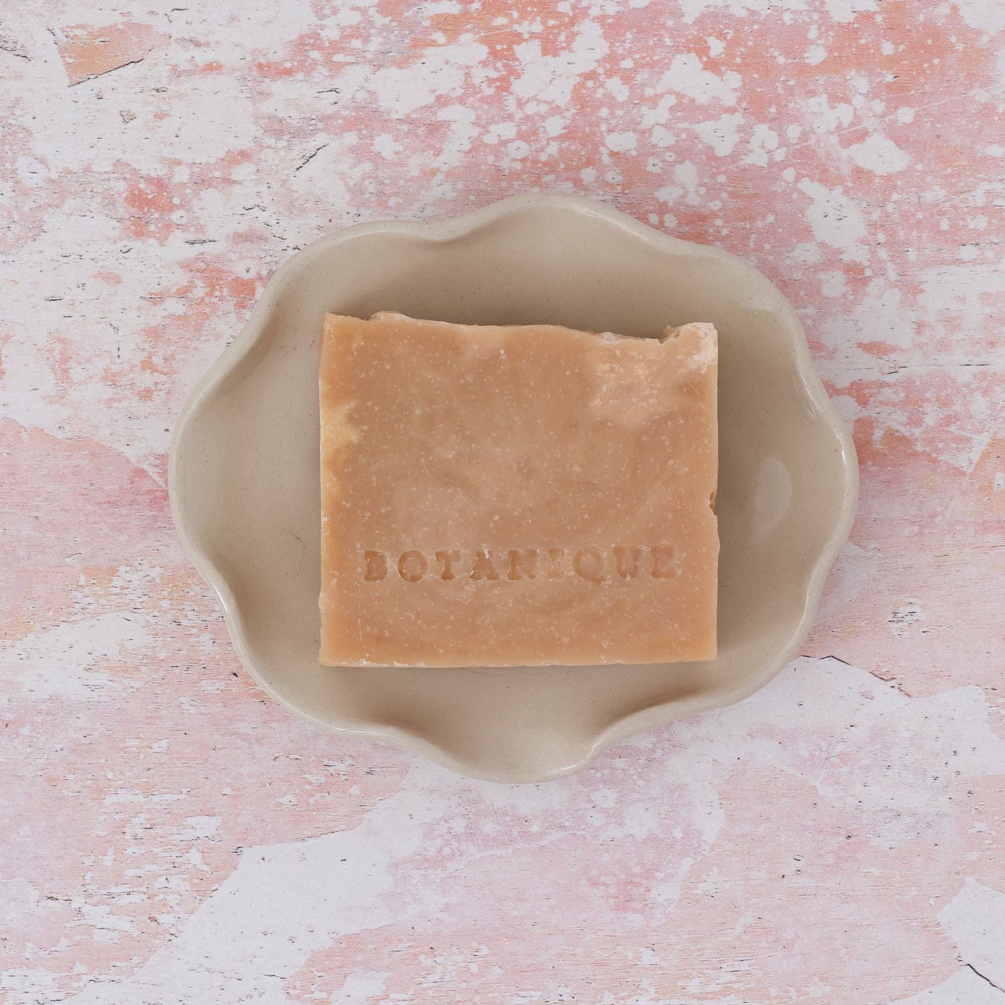 Botanique Workshop – wholesale Bath soap dish – Hand Thrown Stoneware Frilly Soap Dish3