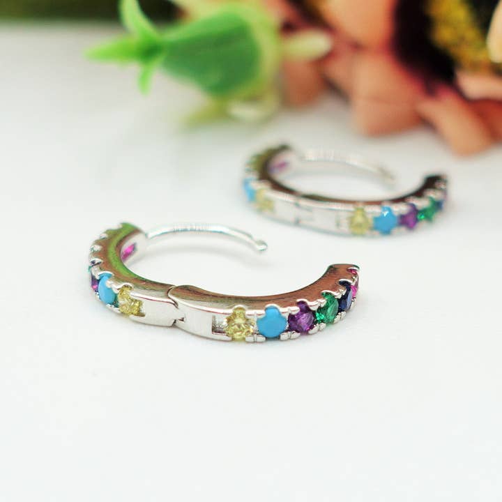 Daemon srls - Wholesale Huggie Earrings - ANASTASIA - Orecchini mini cerchi zirconati RAINBOW7
