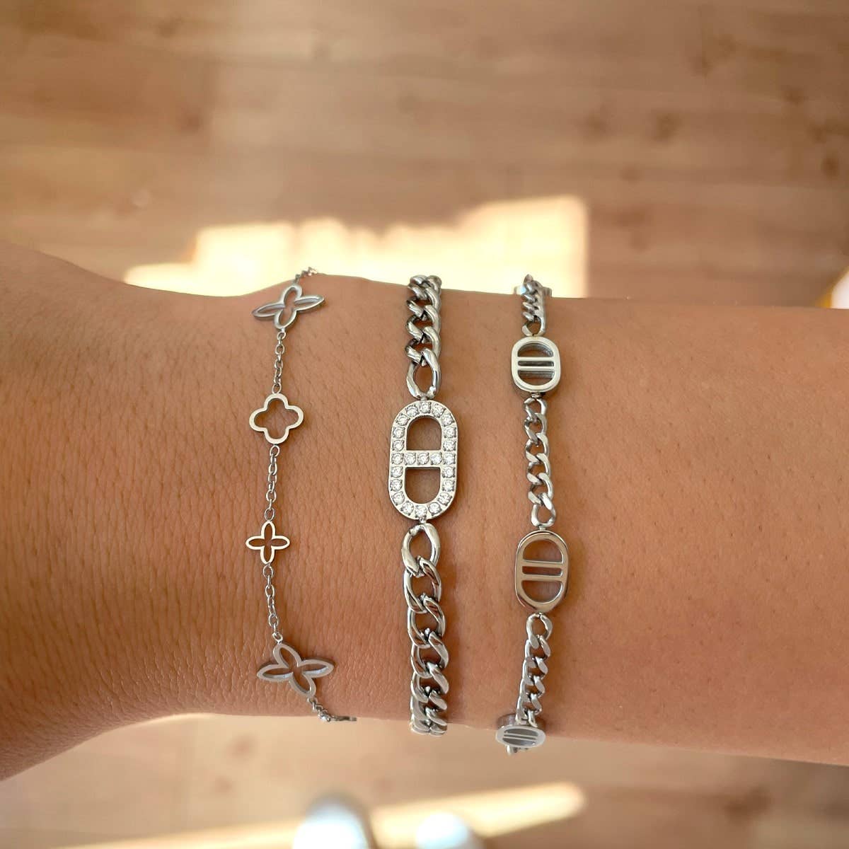 Schmuckgroßhandel - Wholesale Charm/Dangle Bracelet - Fancy Clover Bracelet | 18K Gold Plated4