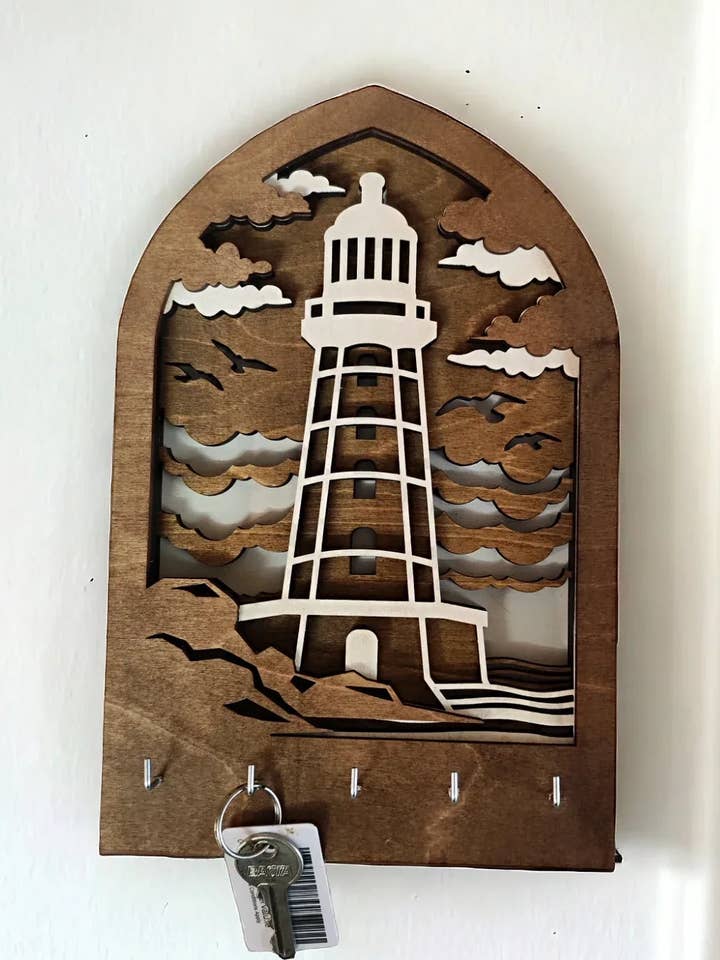 Leuchtturm Bogenförmiger Holzschlüsselhalter für den Großhandel von Laser by D.A.M.