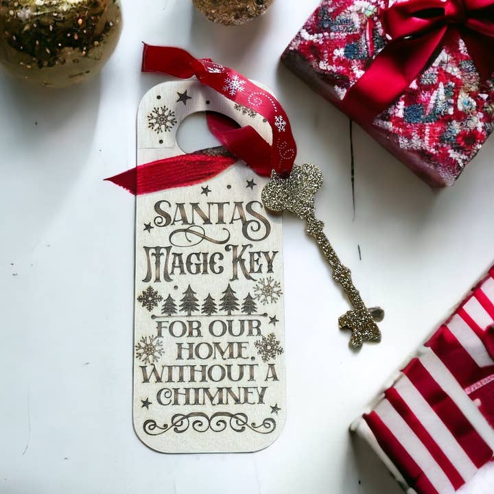 Colgador de puerta de madera con llave mágica de Papá Noel para venta al por mayor de Perfectly Diverse Trendz, LLC