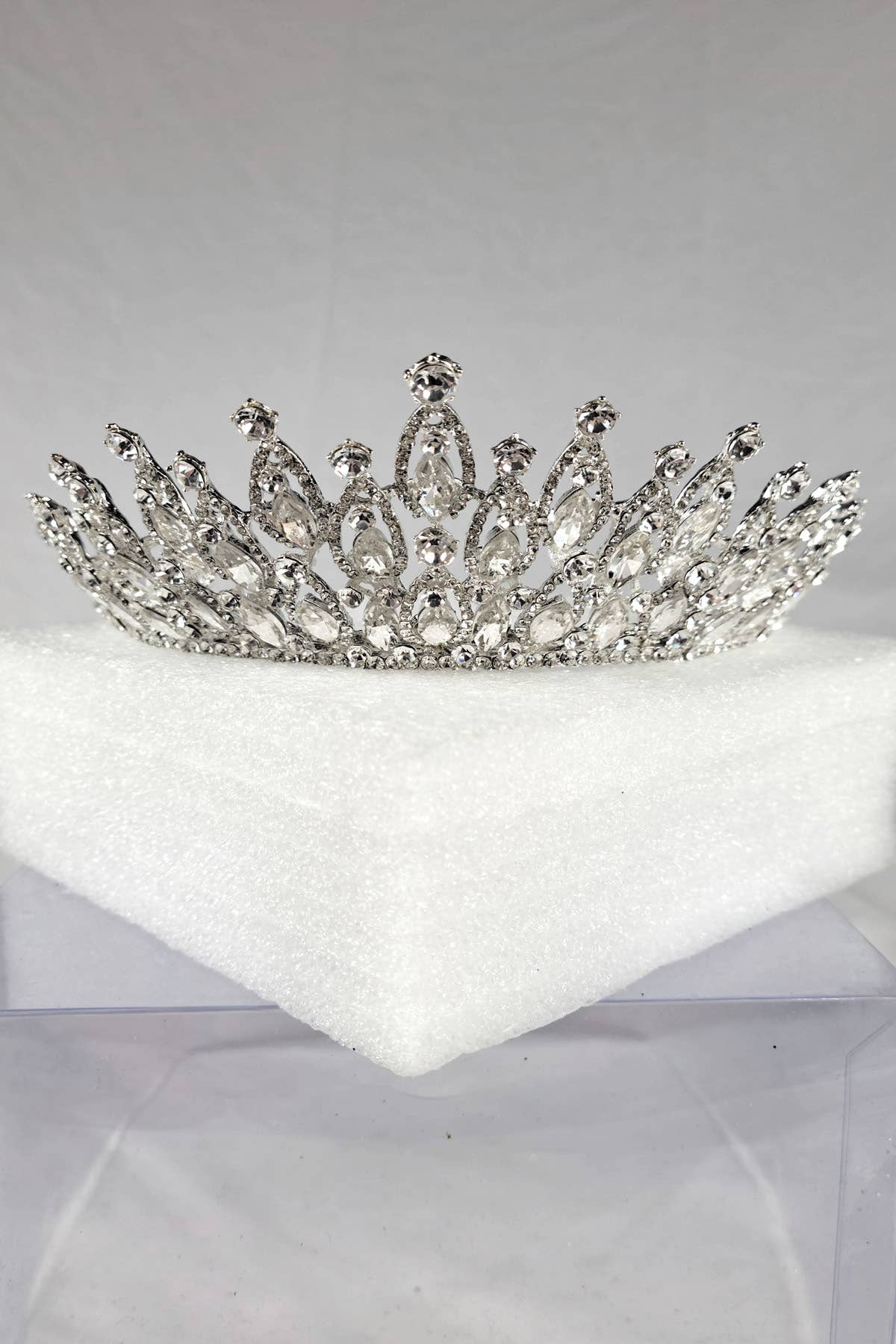 Chicas - Wholesale Tiara - Women's - Tiara with jewel rhinestones, one size fits all HT9746