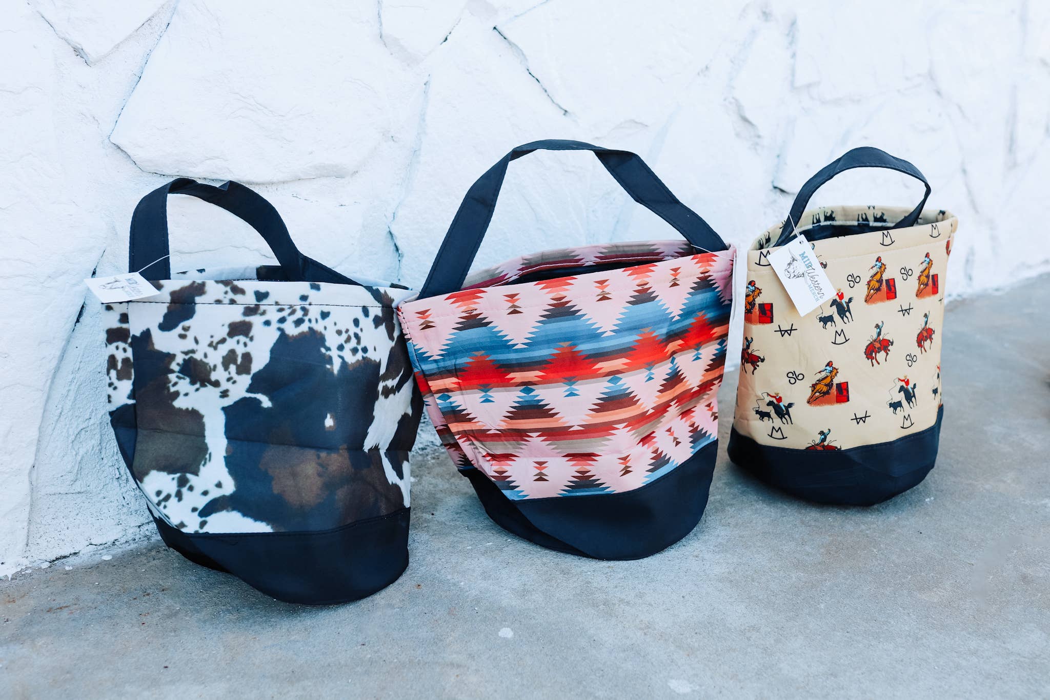 The Front Porch Label – Großhandel Vorratsbehälter – Runder Aufbewahrungsbehälter im Vintage-Stil im Cowboy-Design1