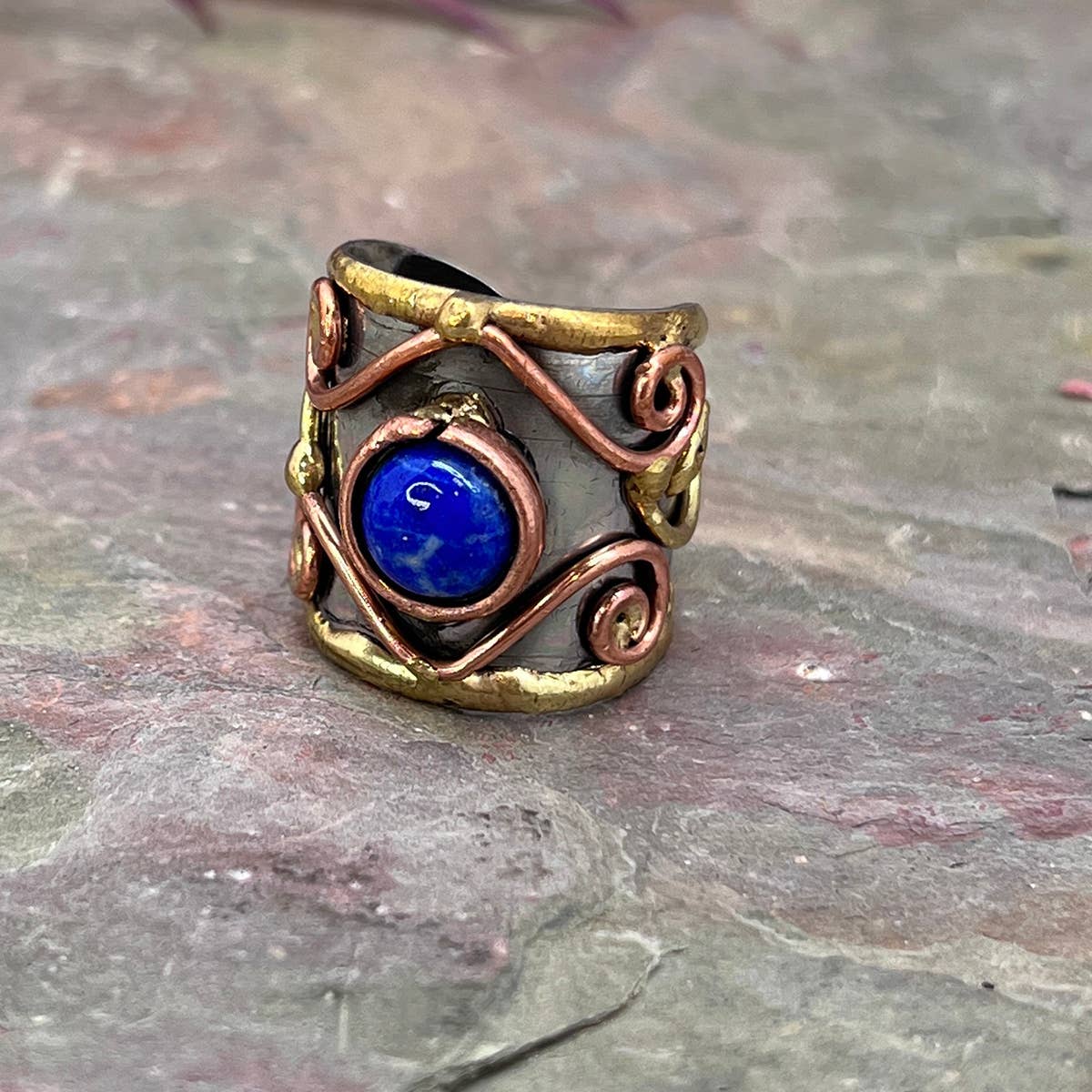 Anju Jewelry - Venta al por mayor Anillos grandes/de cóctel - 12 Anillos de Brazalete de Metal Mixto con Piedra Pequeña y Exhibidor de Madera18