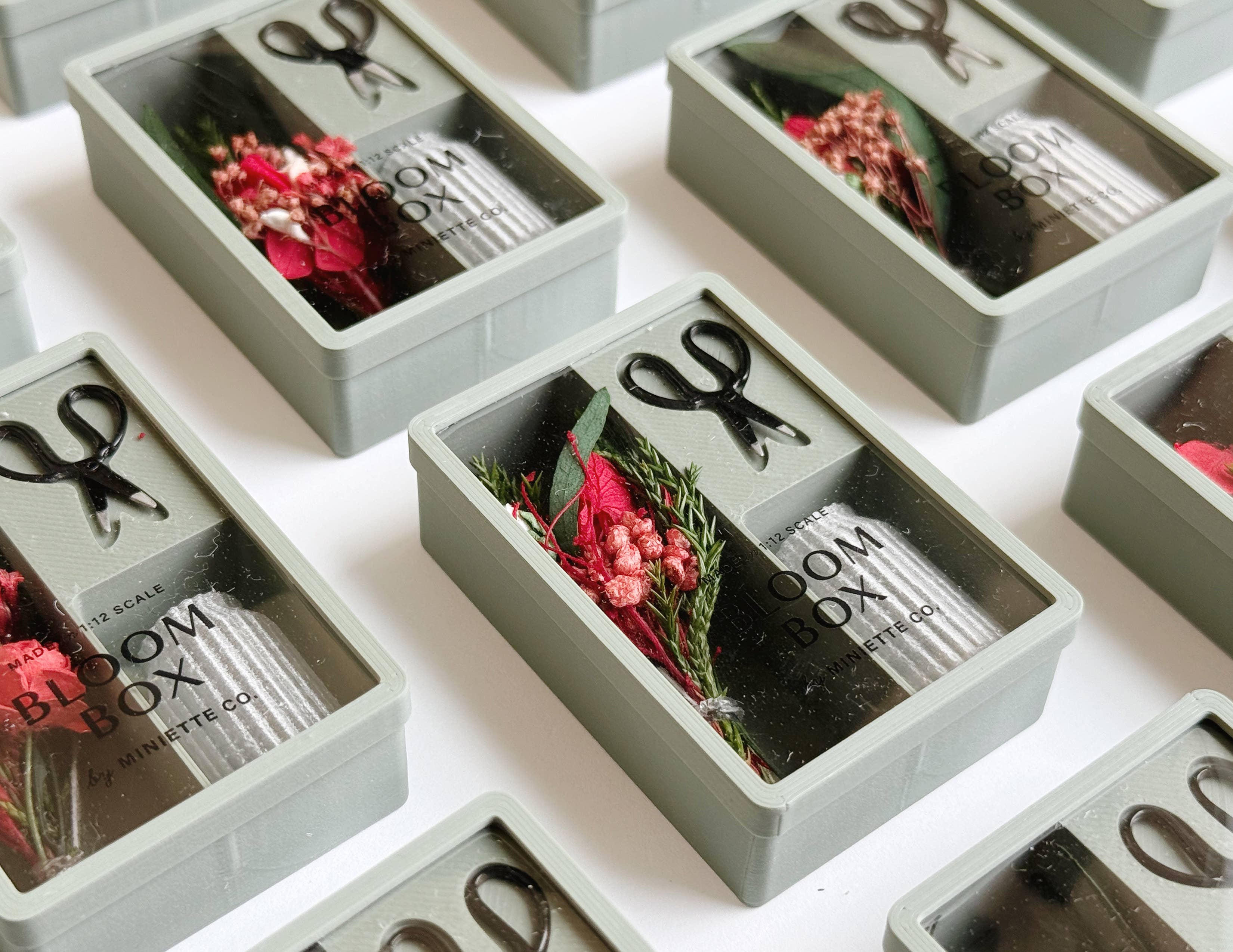 Miniette - Wholesale Dried/Pressed Flowers - Miniature Winter Holiday Bouquet Gift Box3