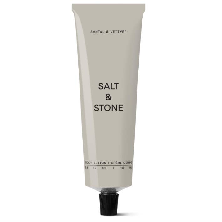 Lotion pour le corps SANTAL & VÉTIVER Salt & Stone pour la vente par VIAI Beauty